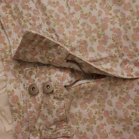 Shorts - Picture 3 of 3